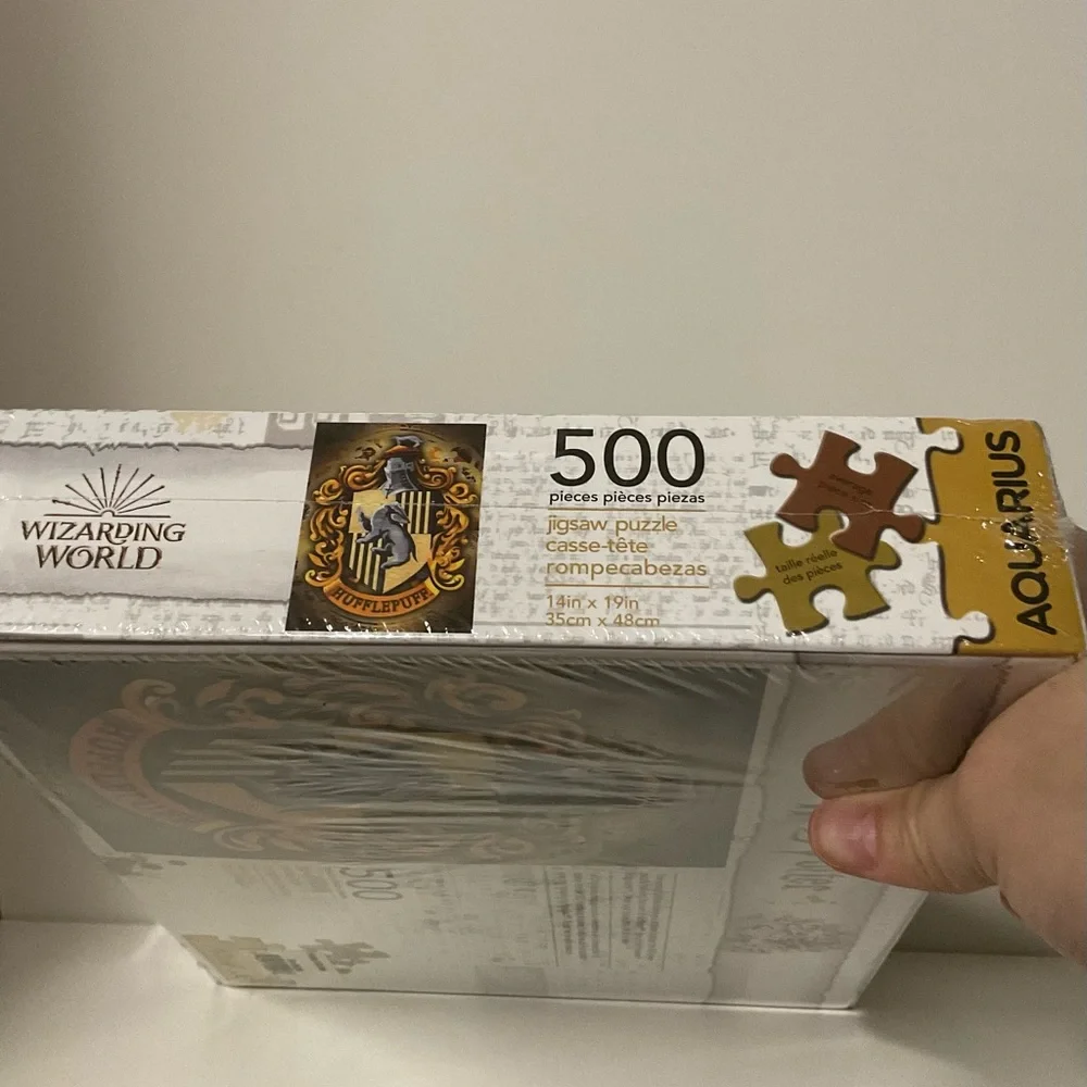 Harry Potter Hufflepuff Crest Puzzle 500 Pieces Wizarding World New 14inX19in